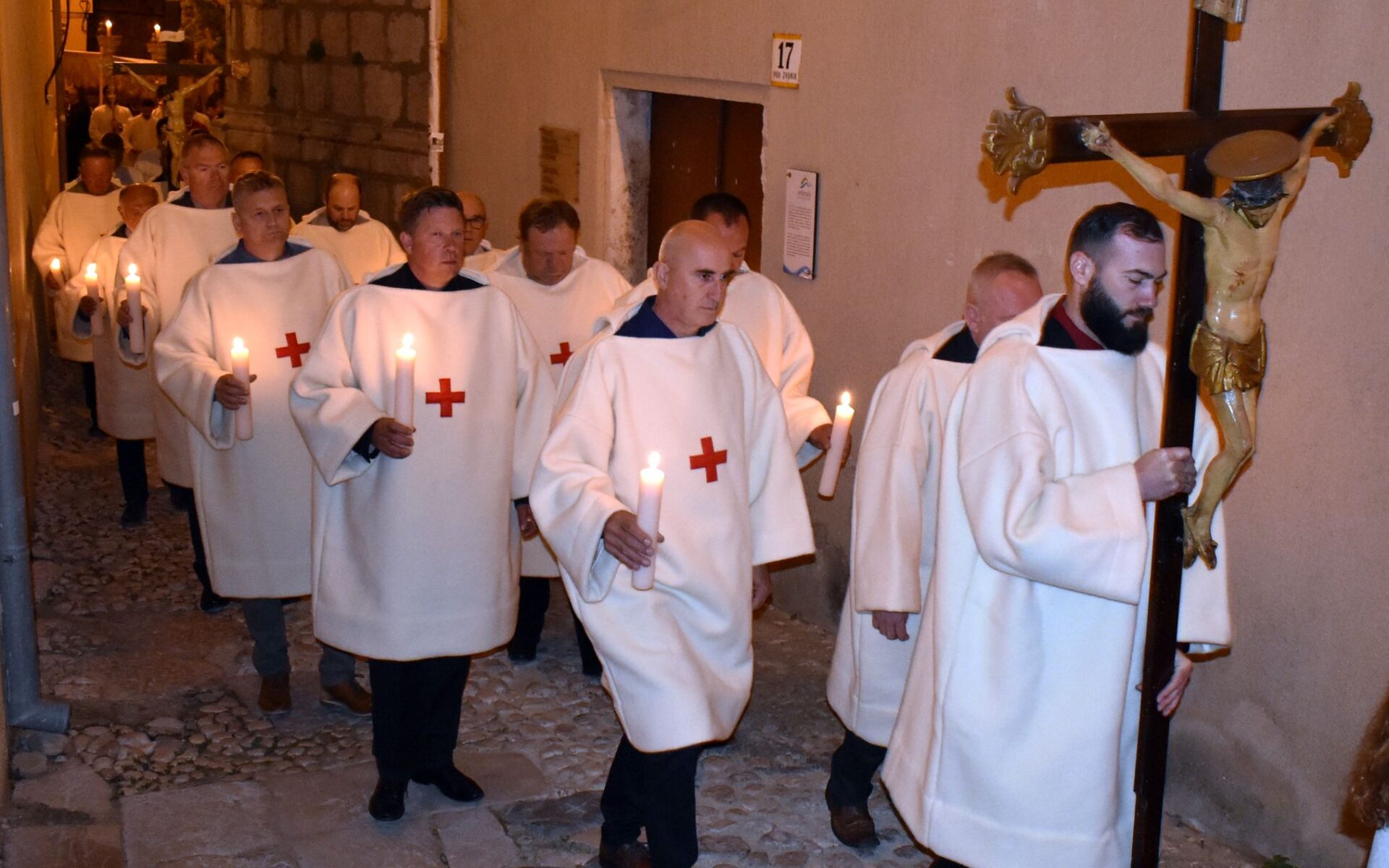 Kapari u procesiji na Veliki petak (MLADEN TRINAJSTIC, 07.04.2023)